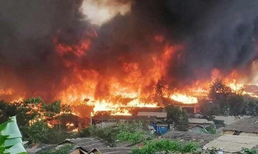 উখিয়ার রোহিঙ্গা ক্যাম্পে ফের আগুন, ফায়ারকর্মীদের ওপর হামলা